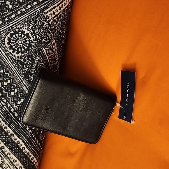 NWT Women Tahari wallet - Picture 2 of 9
